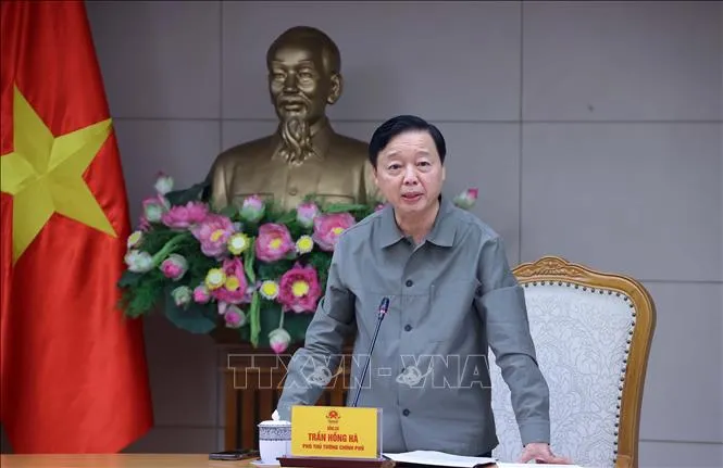 Phó Thủ tướng Trần Hồng Hà: Bảo vệ tính mạng người dân là ưu tiên hàng đầu- Ảnh 1. Phó Thủ tướng Trần Hồng Hà: Bảo vệ tính mạng người dân là ưu tiên hàng đầu- Ảnh 1.