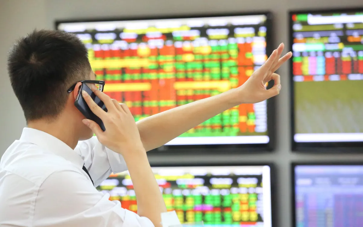 Áp lực bán gia tăng, VN-Index rời xa mốc 1.500 điểm
