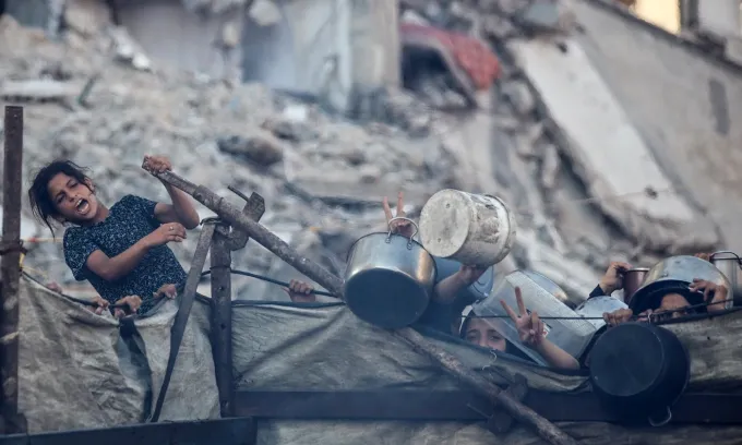Gần 100 người thiệt mạng khi đi nhận viện trợ ở Gaza- Ảnh 1. Gần 100 người thiệt mạng khi đi nhận viện trợ ở Gaza- Ảnh 1.