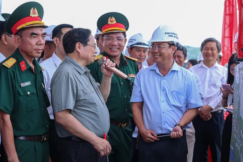 Phấn đấu hoàn thành cao tốc Châu Đốc - Cần Thơ - Sóc Trăng vào 19/12/2025 - Ảnh 2.