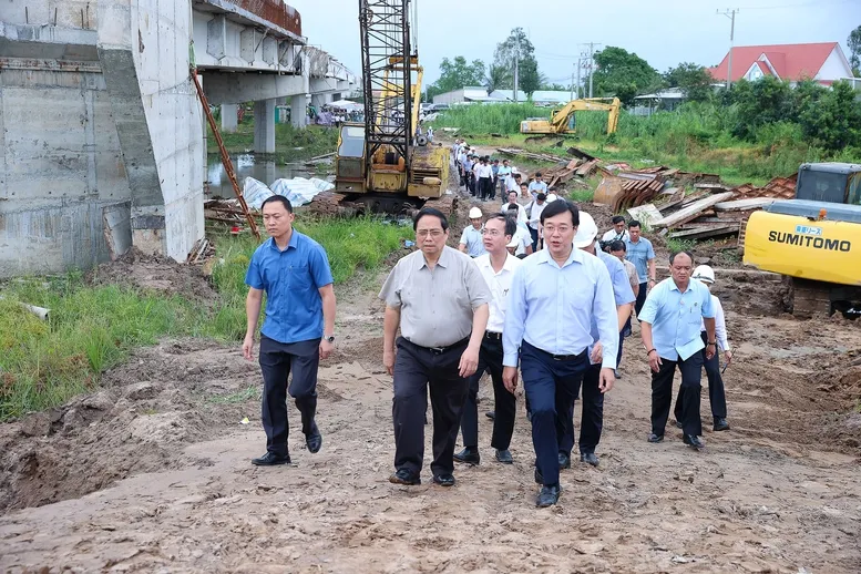 Phấn đấu hoàn thành cao tốc Châu Đốc - Cần Thơ - Sóc Trăng vào 19/12/2025 - Ảnh 3.