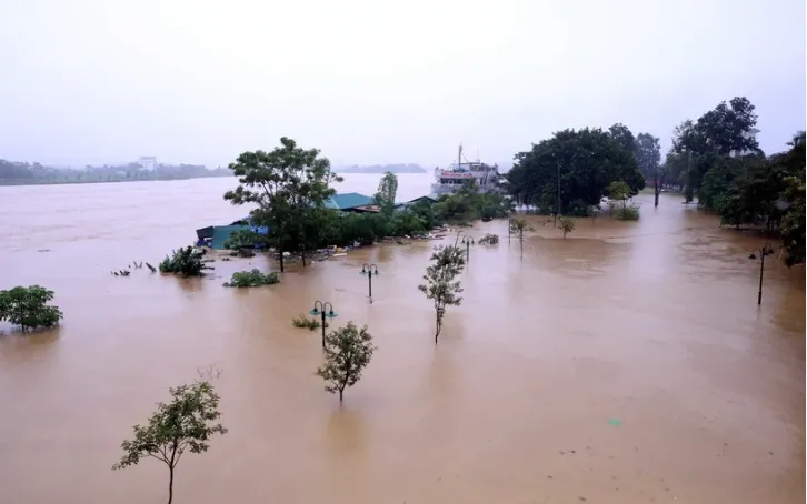 Từ đêm nay (21/7) đến ngày 25/7/2025, trên các sông ở Bắc Bộ, Thanh Hóa, Nghệ An xuất hiện 1 đợt lũ, biên độ lũ lên trên các sông từ 3 - 6 m. (Ảnh minh họa - Ảnh: TTXVN) Từ đêm nay (21/7) đến ngày 25/7/2025, trên các sông ở Bắc Bộ, Thanh Hóa, Nghệ An xuất hiện 1 đợt lũ, biên độ lũ lên trên các sông từ 3 - 6 m. (Ảnh minh họa - Ảnh: TTXVN)