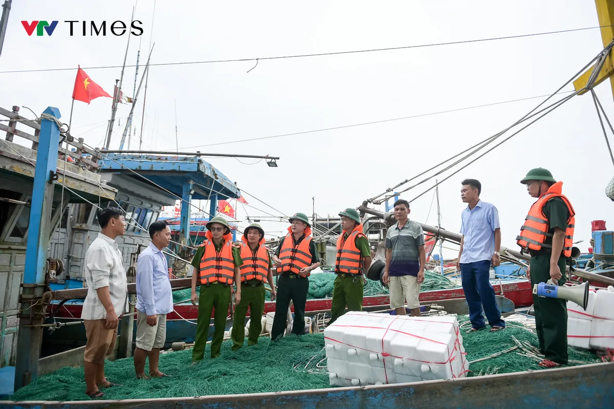 Ninh Bình: Đảm bảo an toàn tuyệt đối cho tàu thuyền trước giờ bão đổ bộ - Ảnh 1.