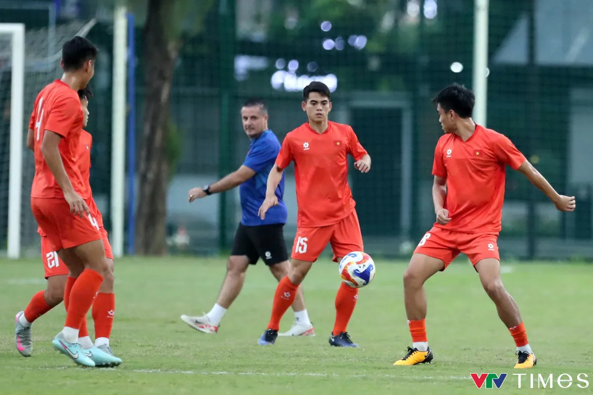 Đình Bắc trở lại, U23 Việt Nam sẵn sàng đấu U23 Campuchia
- Ảnh 2.