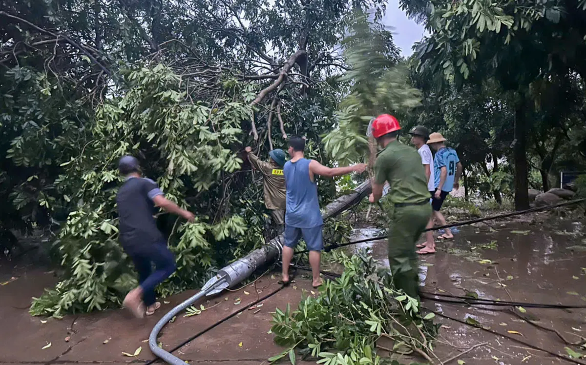 Công an Thái Nguyên huy động 100% quân số ứng phó khẩn cấp Bão số 3 (WIPHA) - Ảnh 1.