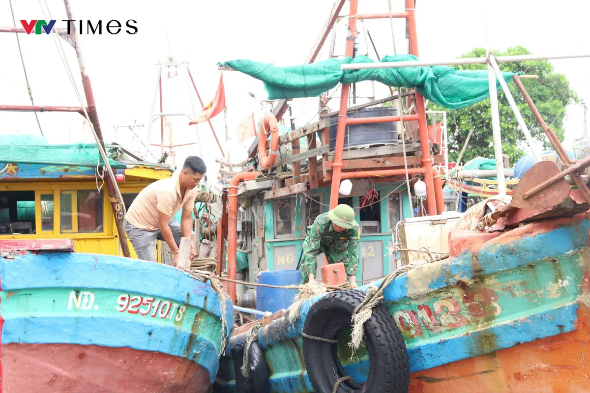 Ninh Bình: Đảm bảo an toàn tuyệt đối cho tàu thuyền trước giờ bão đổ bộ - Ảnh 4.