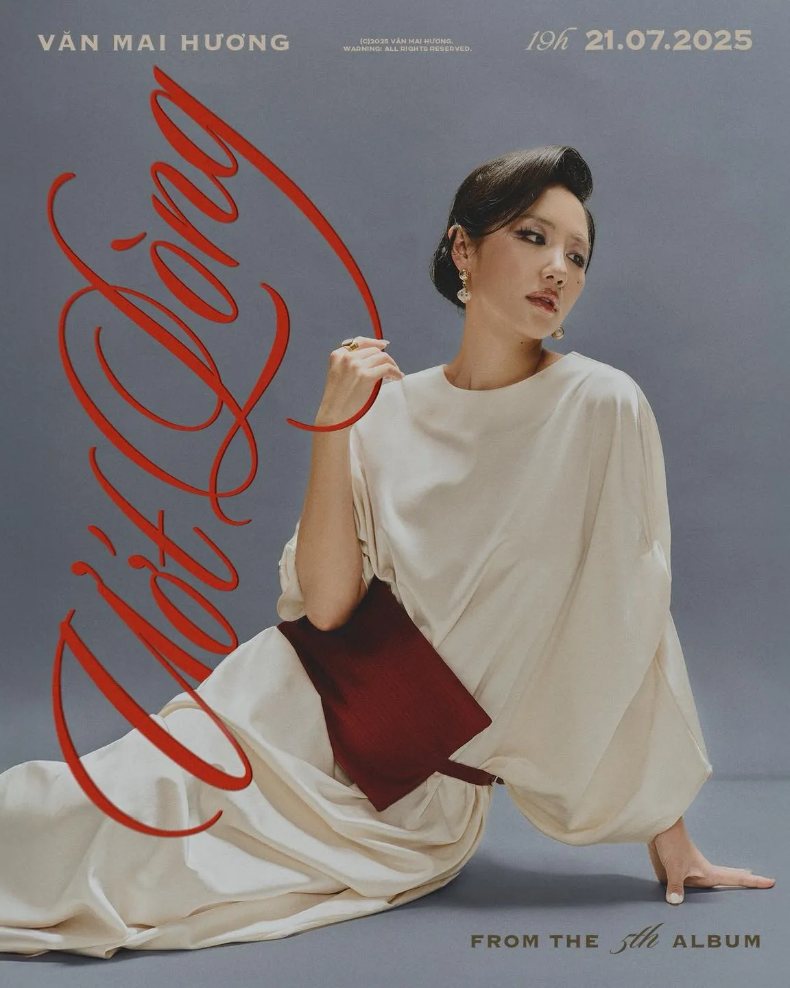 B&atilde;o số 3 đổ bộ, Văn Mai Hương ho&atilde;n sự kiện ra mắt MV mới- Ảnh 1.