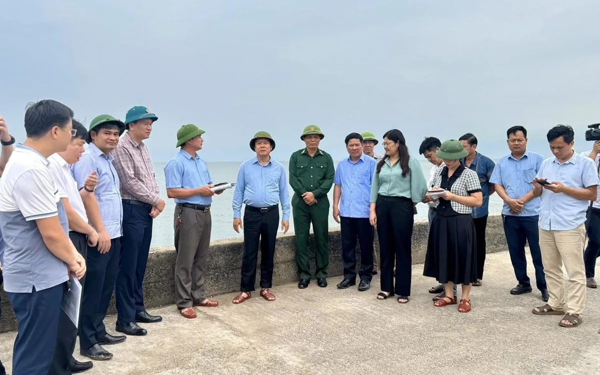 Lãnh đạo tỉnh Ninh Bình kiểm tra công tác phòng, chống bão số 3 tại xã Giao Ninh.