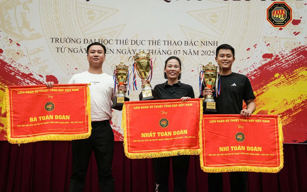 Đoàn Thái Nguyên với thành tích 5 HCV, 7 HCB, 13 HCĐ giành ngôi vị Nhất toàn đoàn tại Giải Cúp các Câu lạc bộ Võ thuật tổng hợp (MMA) toàn quốc 2025. (Ảnh: Liên đoàn Võ thuật Tổng hợp Việt Nam)