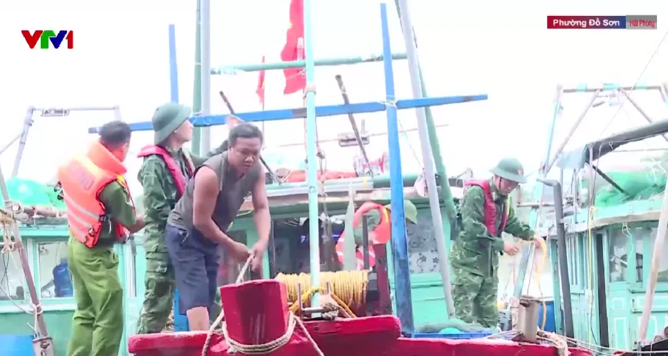 Hải Ph&ograve;ng k&iacute;ch hoạt phương &aacute;n ''4 tại chỗ'' ứng ph&oacute; b&atilde;o số 3- Ảnh 1.