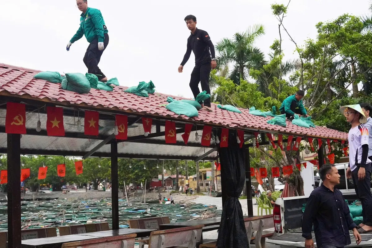 Ninh Bình yêu cầu các cơ sở du lịch chủ động ứng phó bão WIPHA - Ảnh 1.