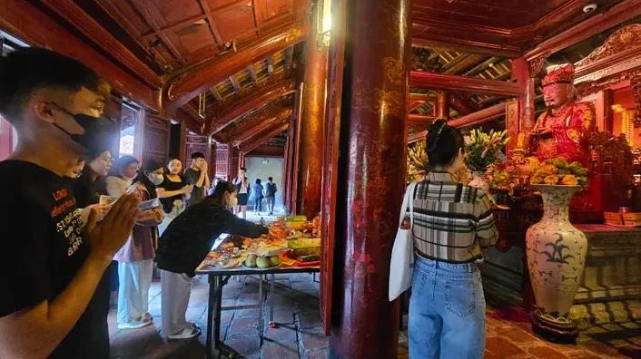 Hà Nội tạm dừng hoạt động giải trí, du lịch để ứng phó bão số 3 - Ảnh 1.
