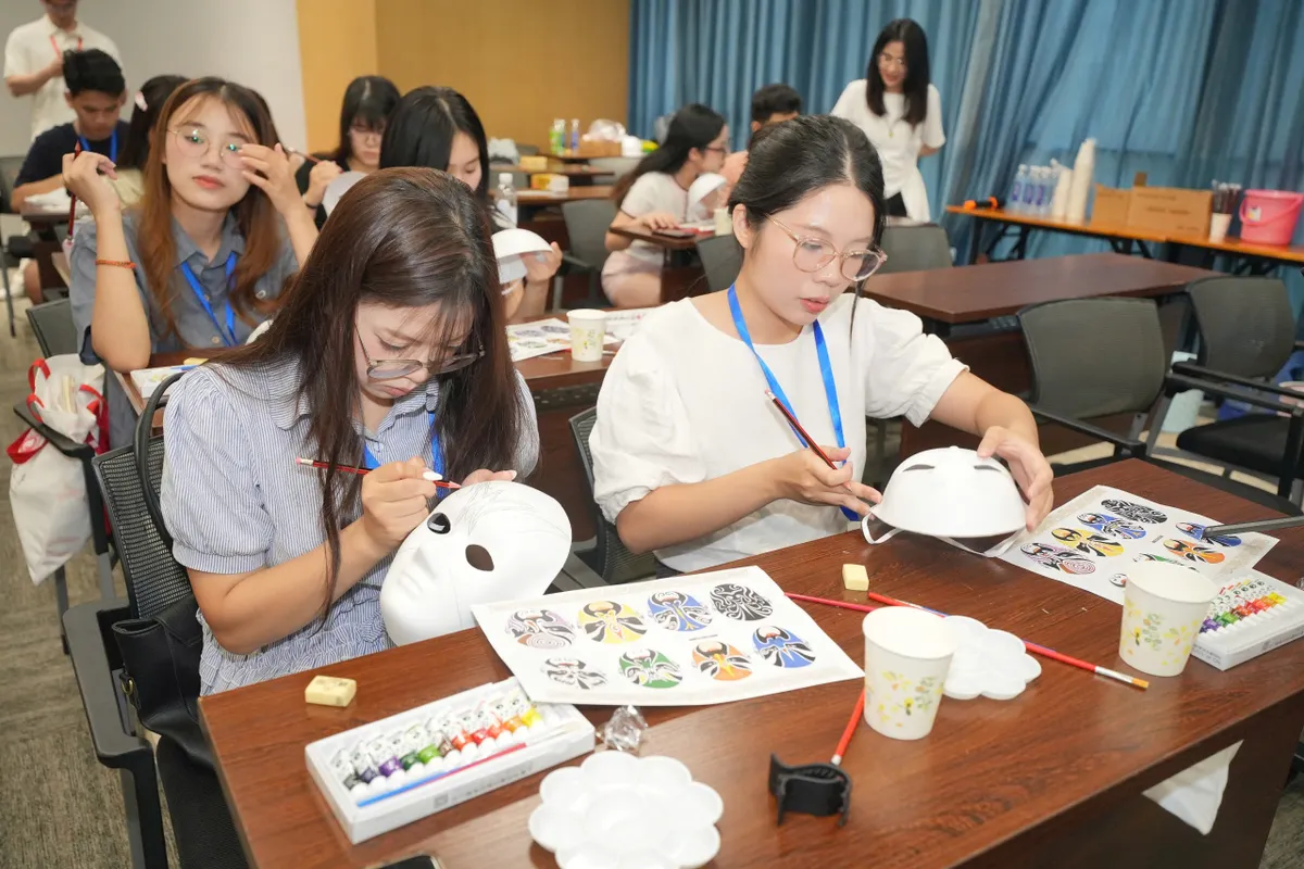 Trại hè Việt - Trung năm 2025 “Kết duyên bởi khu học xá trung ương - kết nghĩa tại Đại học Quảng Tây”  - Ảnh 2.