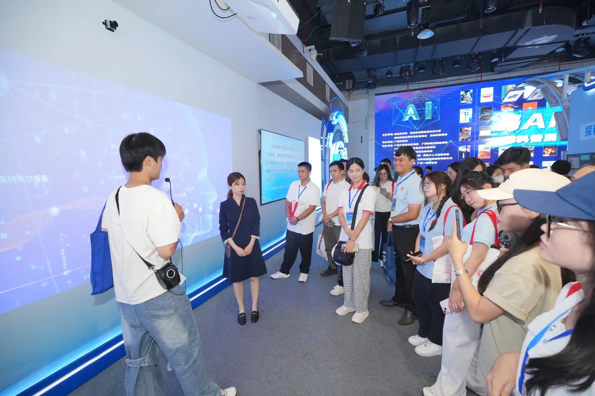 Trại hè Việt - Trung năm 2025 “Kết duyên bởi khu học xá trung ương - kết nghĩa tại Đại học Quảng Tây”  - Ảnh 5.