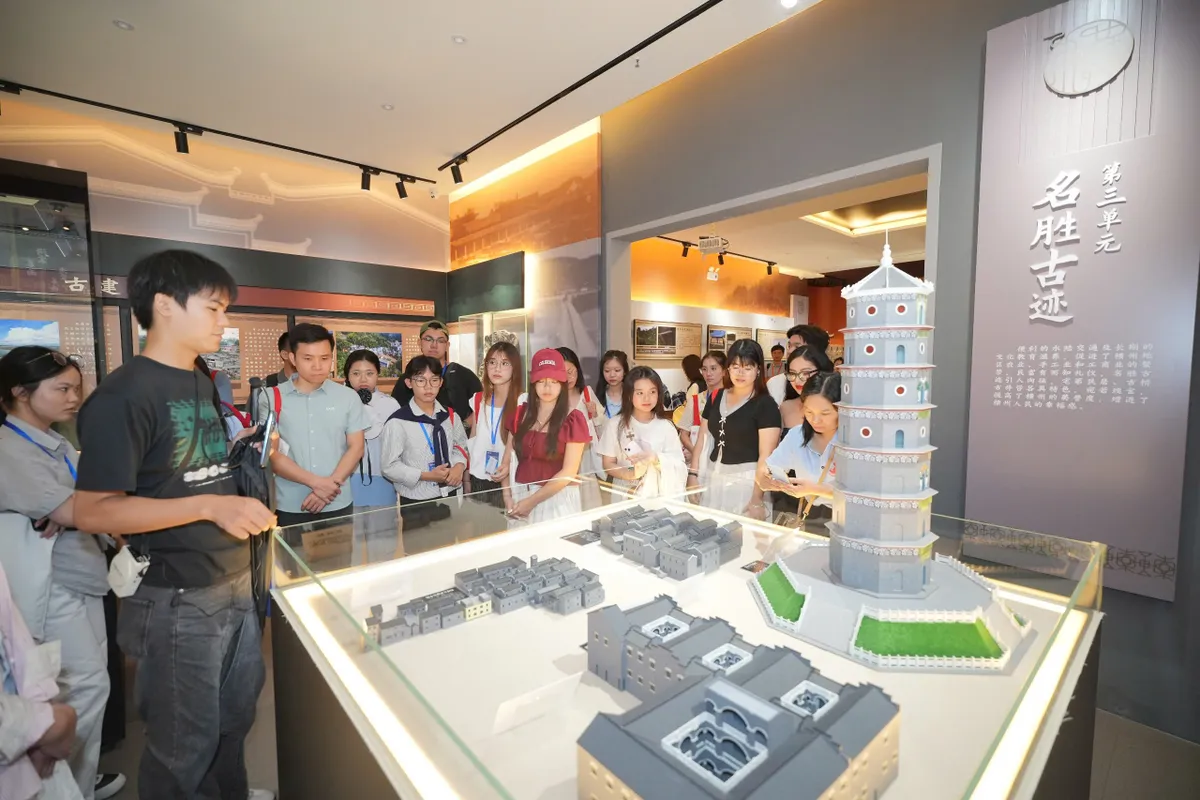 Trại hè Việt - Trung năm 2025 “Kết duyên bởi khu học xá trung ương - kết nghĩa tại Đại học Quảng Tây”  - Ảnh 6.