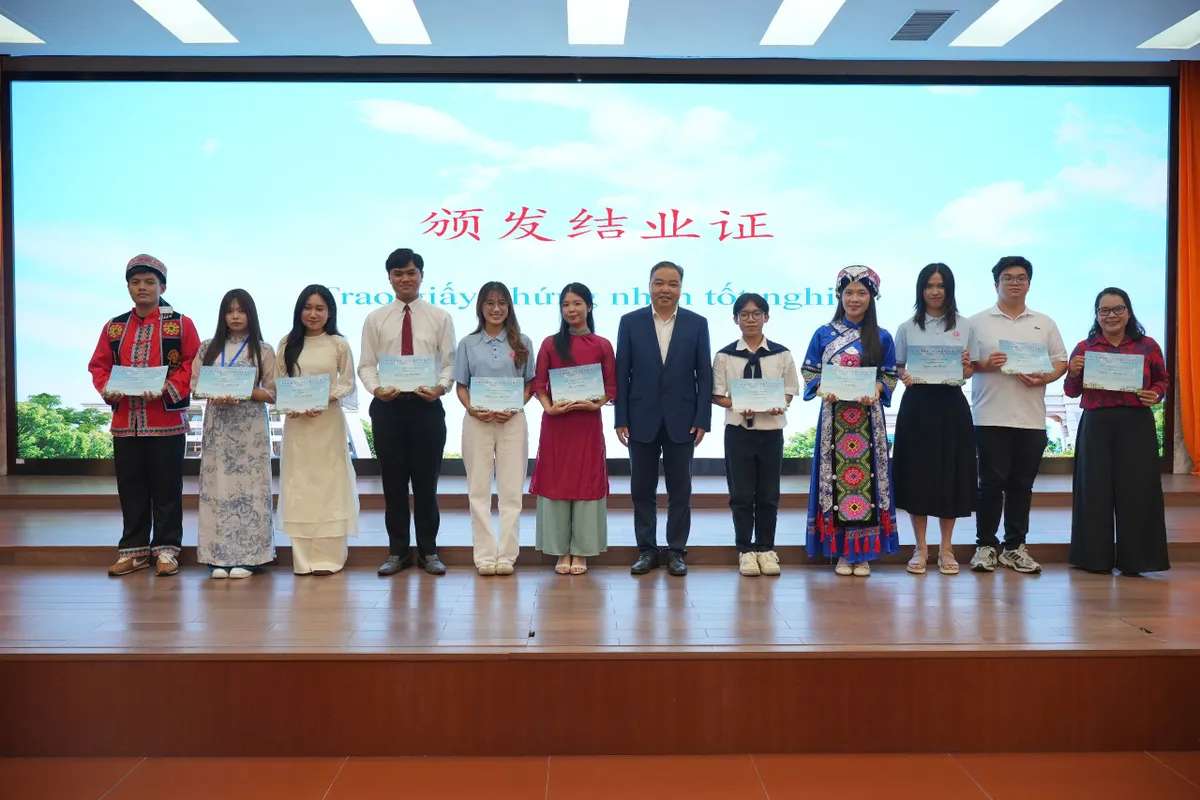 Trại hè Việt - Trung năm 2025 “Kết duyên bởi khu học xá trung ương - kết nghĩa tại Đại học Quảng Tây”  - Ảnh 8.
