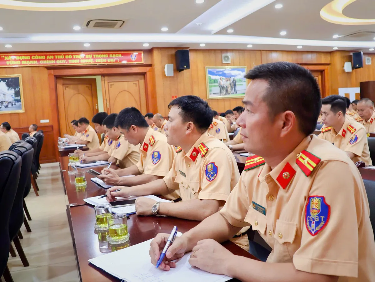 CSGT Hà Nội phát động phong trào “Bình dân học vụ số” phục vụ nhiệm vụ bảo đảm TTATGT - Ảnh 2.