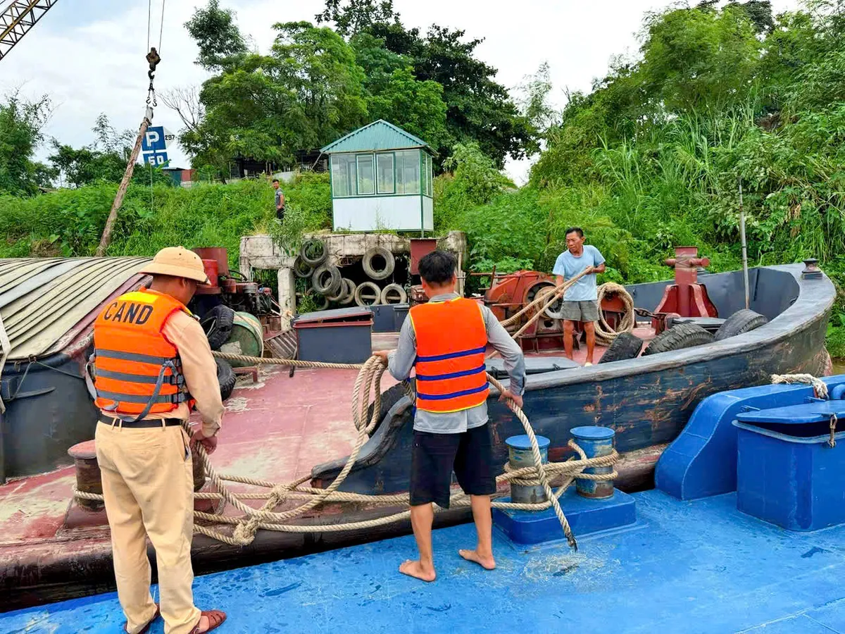 Lực lượng CS Đường Thủy Triển Khai Hoạt Động Ứng Phó Bão Số 3 - Ảnh 3.
