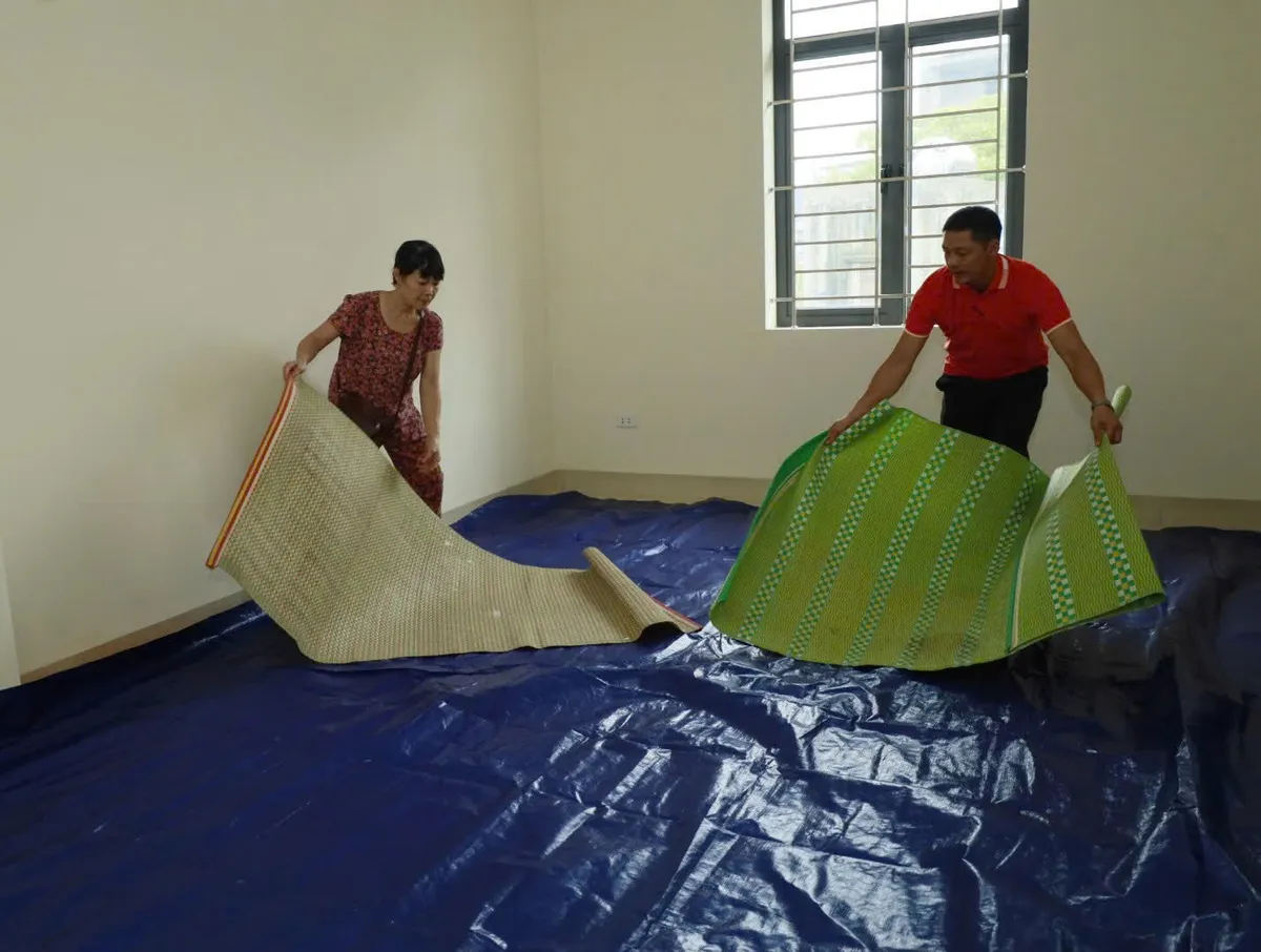 Ninh Bình sơ tán người dân ra khỏi khu nhà ở xuống cấp - Ảnh 1.