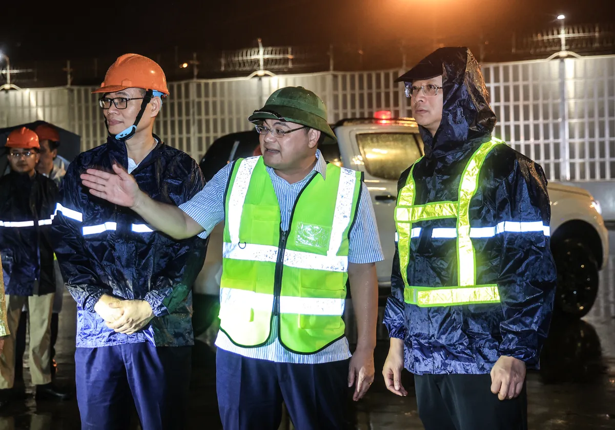 Bão Wipha áp sát, Cục trưởng Hàng không yêu cầu Nội Bài ứng trực 24/24 - Ảnh 1.