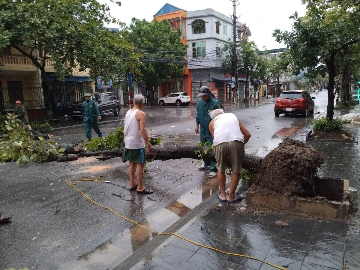 Ninh Bình: Mưa lớn trên diện rộng, nước sông đang dâng cao - Ảnh 1.