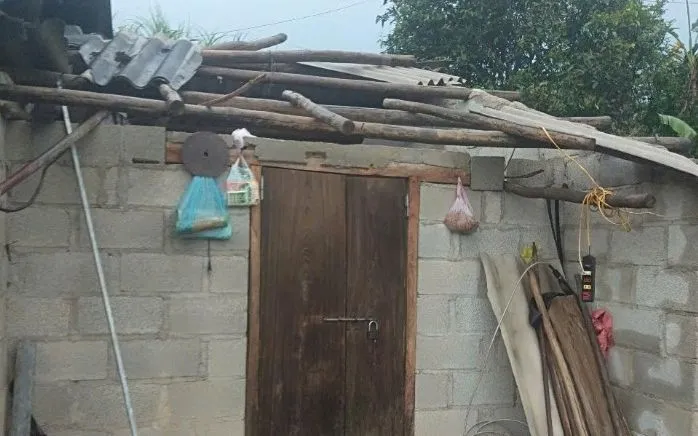 Dông lốc gây tốc mái một số nhà ở, công trình phụ của người dân xã Khánh Khê. Ảnh: Báo Lạng Sơn
Dông lốc gây tốc mái một số nhà ở, công trình phụ của người dân xã Khánh Khê. Ảnh: Báo Lạng Sơn