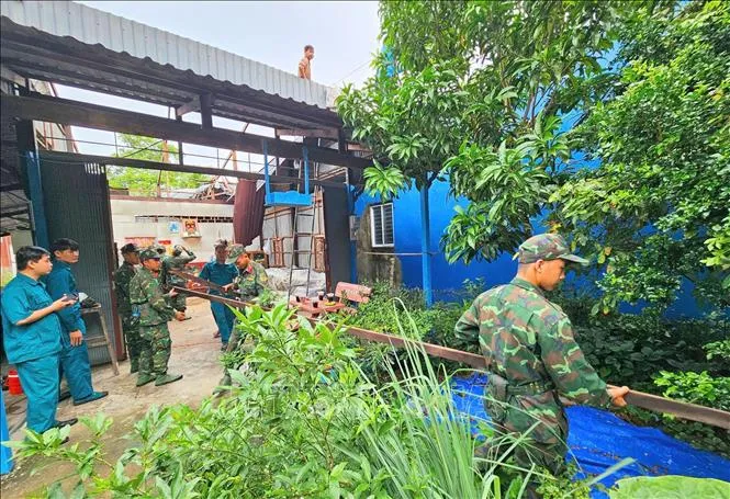 An Giang: Hoàn lưu bão số 3 làm 99 căn nhà bị sập, tốc mái - Ảnh 1.