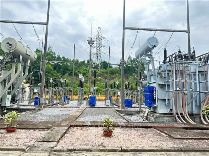 Gần 78% khách hàng bị ảnh hưởng bão số 3 được cấp điện trở lại - Ảnh 1.