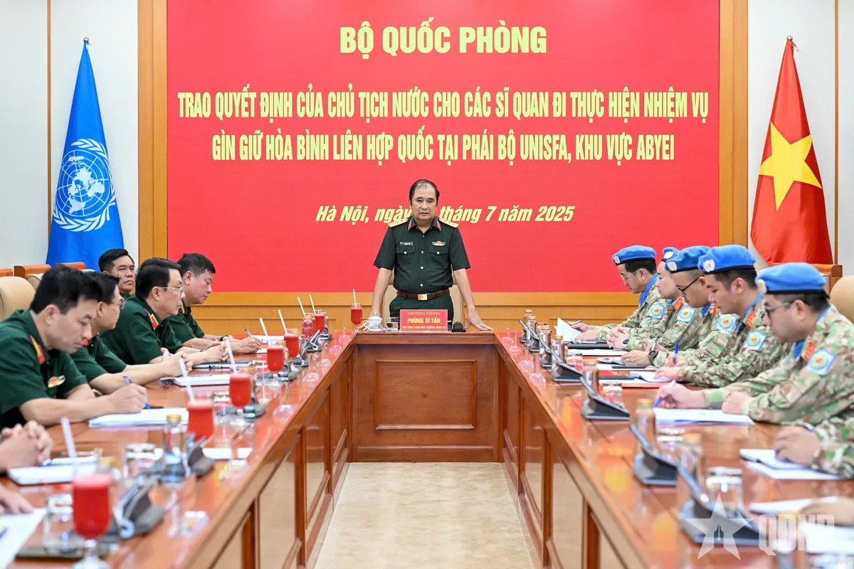 Trao quyết định của Chủ tịch nước cho ba sĩ quan Quân đội đi gìn giữ hòa bình tại Abyei - Ảnh 1.