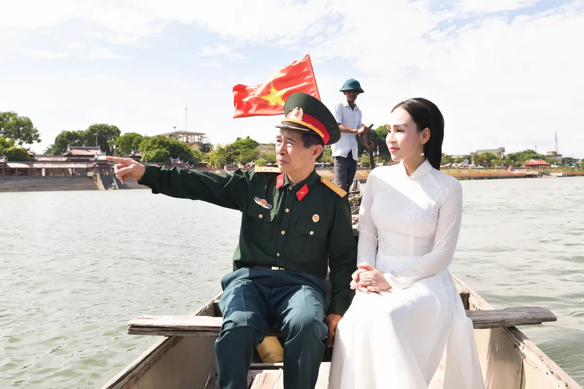 MV "Còn mãi với non sông": Tiếng hát tri ân từ sông Thạch Hãn, Thành cổ, cầu Hiền Lương... - Ảnh 3.