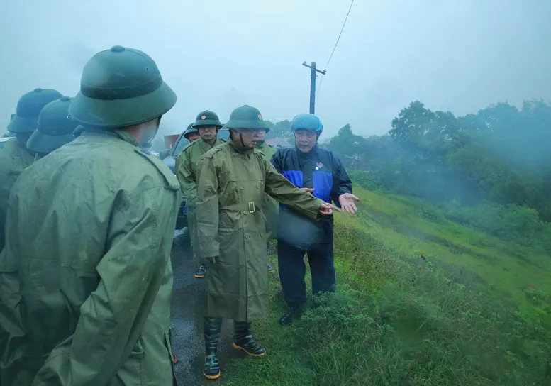 Phó Thủ tướng Trần Hồng Hà kiểm tra công tác phòng, chống bão số 3 tại các điểm xung yếu ở Thanh Hóa - Ảnh 1.