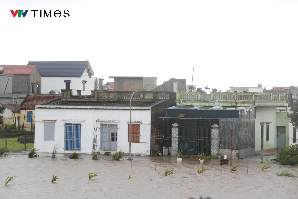 B&atilde;o số 3 Wipha đ&atilde; đổ bộ v&agrave;o Ninh B&igrave;nh - Ảnh 5.