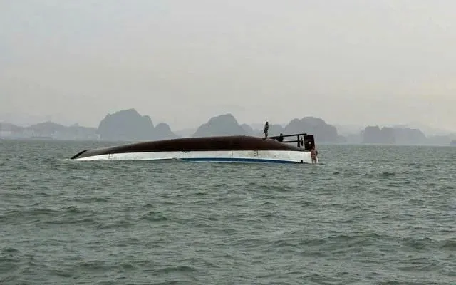 Vụ chìm tàu ở vịnh Hạ Long. Vụ chìm tàu ở vịnh Hạ Long.