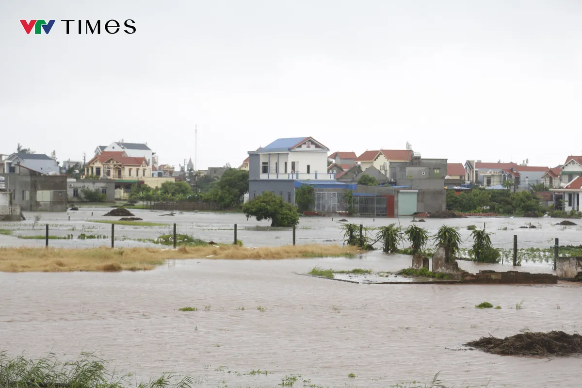 B&atilde;o số 3 Wipha đ&atilde; đổ bộ v&agrave;o Ninh B&igrave;nh - Ảnh 4.