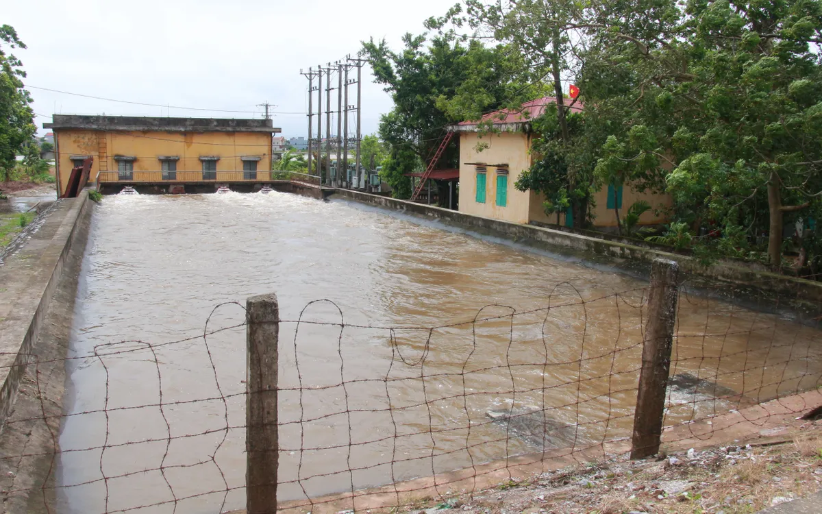 Nhiều trạm bơm ở tỉnh Ninh Bình được kích hoạt từ chiều ngày 22/7.