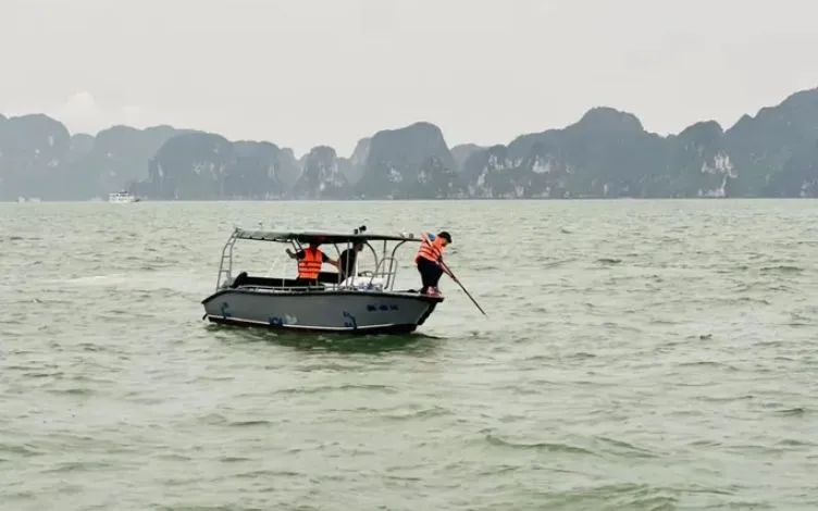 Lực lượng chức năng tỉnh Quảng Ninh tìm kiếm cứu nạn. Ảnh: Báo Quảng Ninh Lực lượng chức năng tỉnh Quảng Ninh tìm kiếm cứu nạn. Ảnh: Báo Quảng Ninh