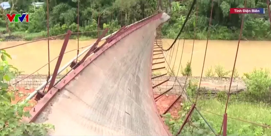 Trục vớt phương tiện gặp nạn, đảm bảo an to&agrave;n sau sự cố cầu treo đứt c&aacute;p - Ảnh 1.