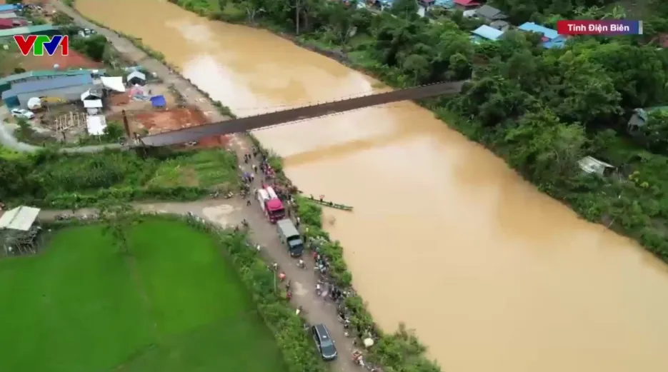 Trục vớt phương tiện gặp nạn, đảm bảo an to&agrave;n sau sự cố cầu treo đứt c&aacute;p - Ảnh 2.