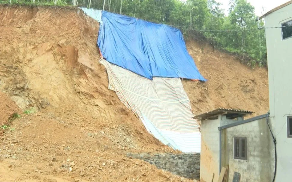 Thái Nguyên di dời hơn 20 hộ dân khỏi vùng có nguy cơ sạt lở. Thái Nguyên di dời hơn 20 hộ dân khỏi vùng có nguy cơ sạt lở.