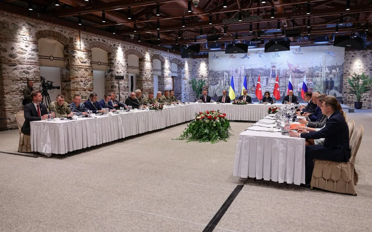 Toàn cảnh cuộc đàm phán giữa phái đoàn Nga và Ukraine tại Istanbul, Thổ Nhĩ Kỳ, ngày 16/5/2025. (Ảnh: THX/TTXVN)