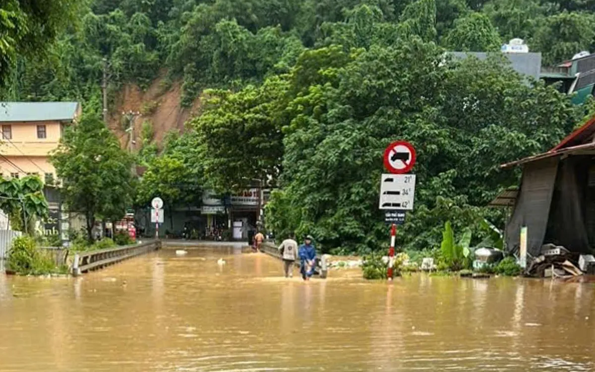 Hoàn lưu bão số 3 năm 2024 gây ngập úng, sạt lở, lũ quét tại nhiều địa phương trong tỉnh. Hoàn lưu bão số 3 năm 2024 gây ngập úng, sạt lở, lũ quét tại nhiều địa phương trong tỉnh.