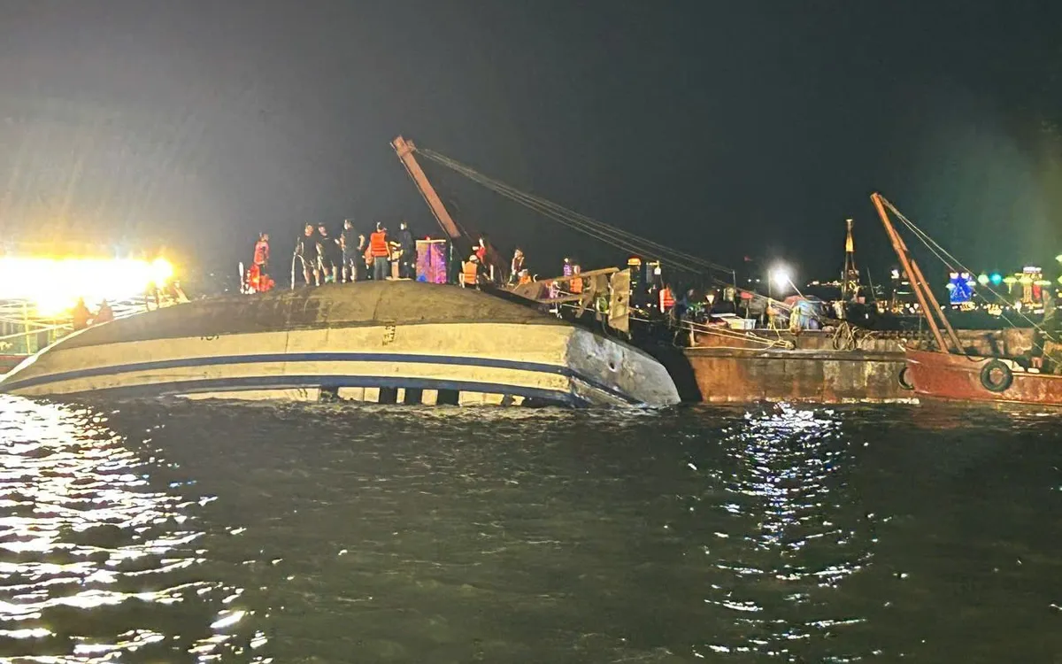 Lật tàu du lịch trên vịnh Hạ Long xảy ra vào ngày 19/7.