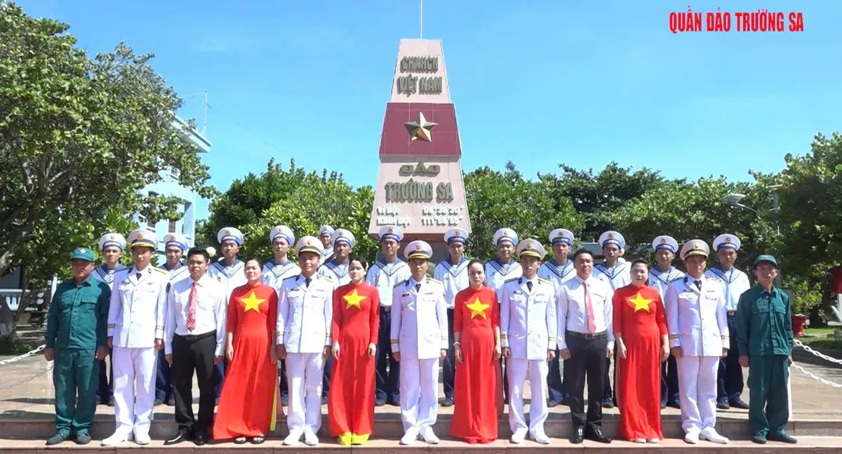 Vững niềm tin vào thành công của Đại hội - Ảnh 1.