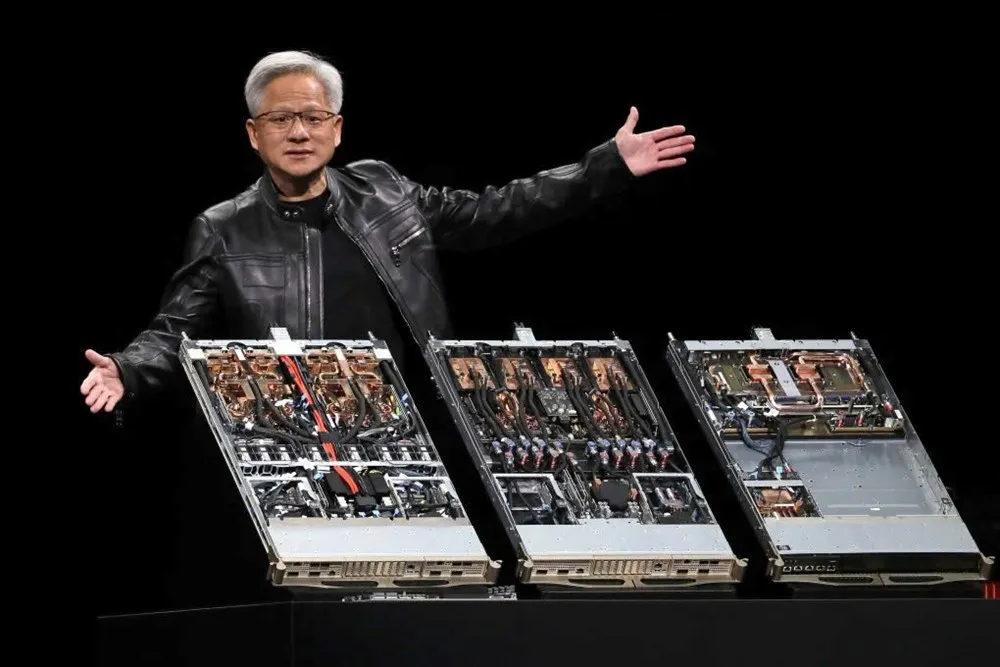 CEO NVIDIA đưa ra dự báo về việc làm thời AI - Ảnh 1.
