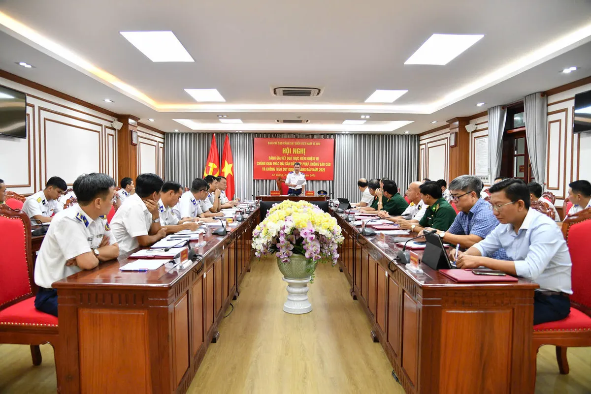 Cảnh sát biển quyết liệt chống khai thác IUU, hướng tới gỡ “thẻ vàng” trong 2025- Ảnh 2.