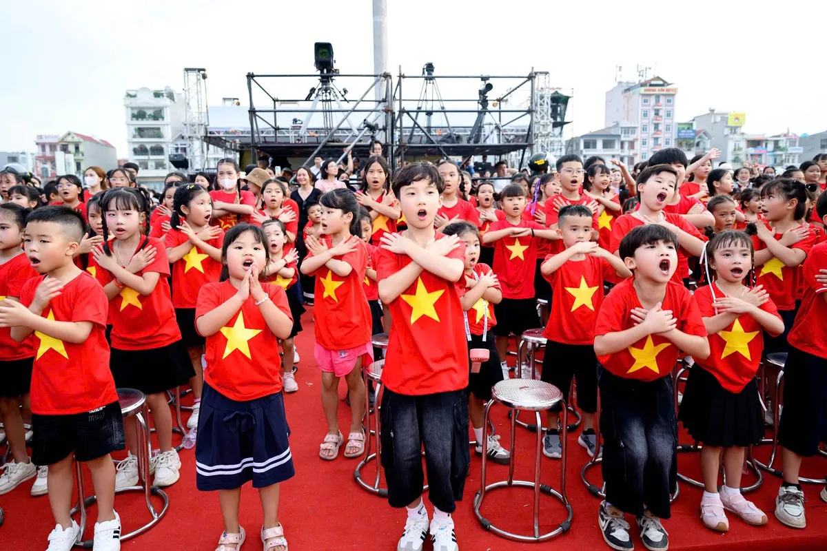 Những ng&agrave;y hội mới tr&ecirc;n qu&ecirc; hương Kinh Bắc - Ảnh 2.