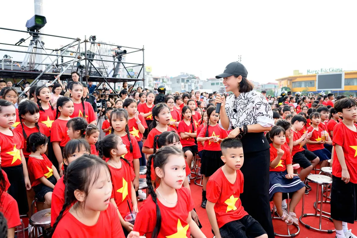 Những ng&agrave;y hội mới tr&ecirc;n qu&ecirc; hương Kinh Bắc - Ảnh 3.