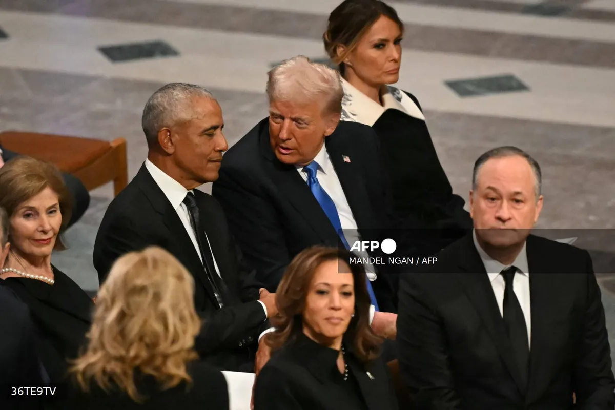 Tổng thống Trump cáo buộc người tiền nhiệm Obama phạm tội 'phản quốc'- Ảnh 1.