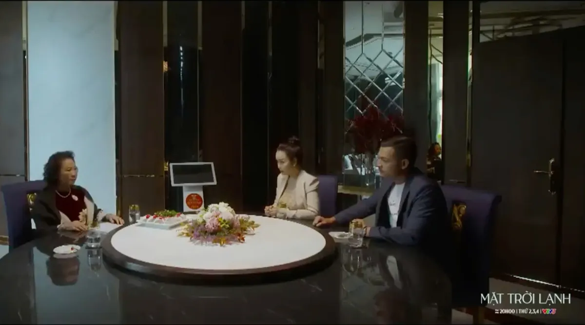 Mặt trời lạnh - Tập 24: Bà Thúy quỳ gối năn nỉ bà Dung cầu xin tha thứ - Ảnh 1.