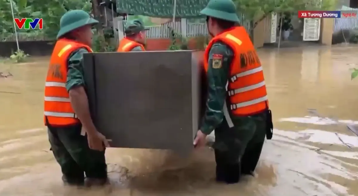 Nghệ An triển khai “4 tại chỗ” giảm thiểu thiệt hại do mưa lũ- Ảnh 3. Nghệ An triển khai “4 tại chỗ” giảm thiểu thiệt hại do mưa lũ- Ảnh 3.